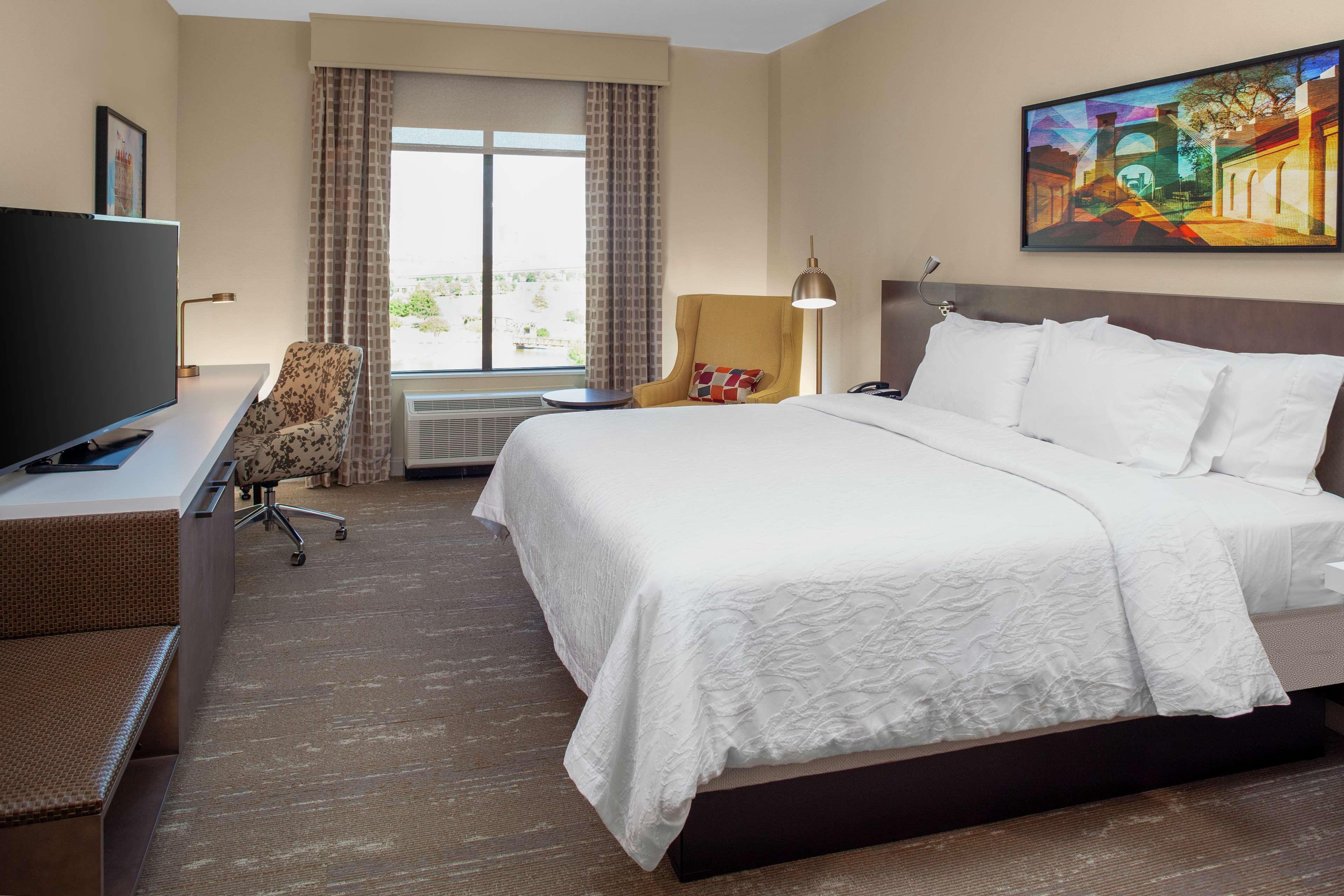 Hilton Garden Inn Waco Exterior photo