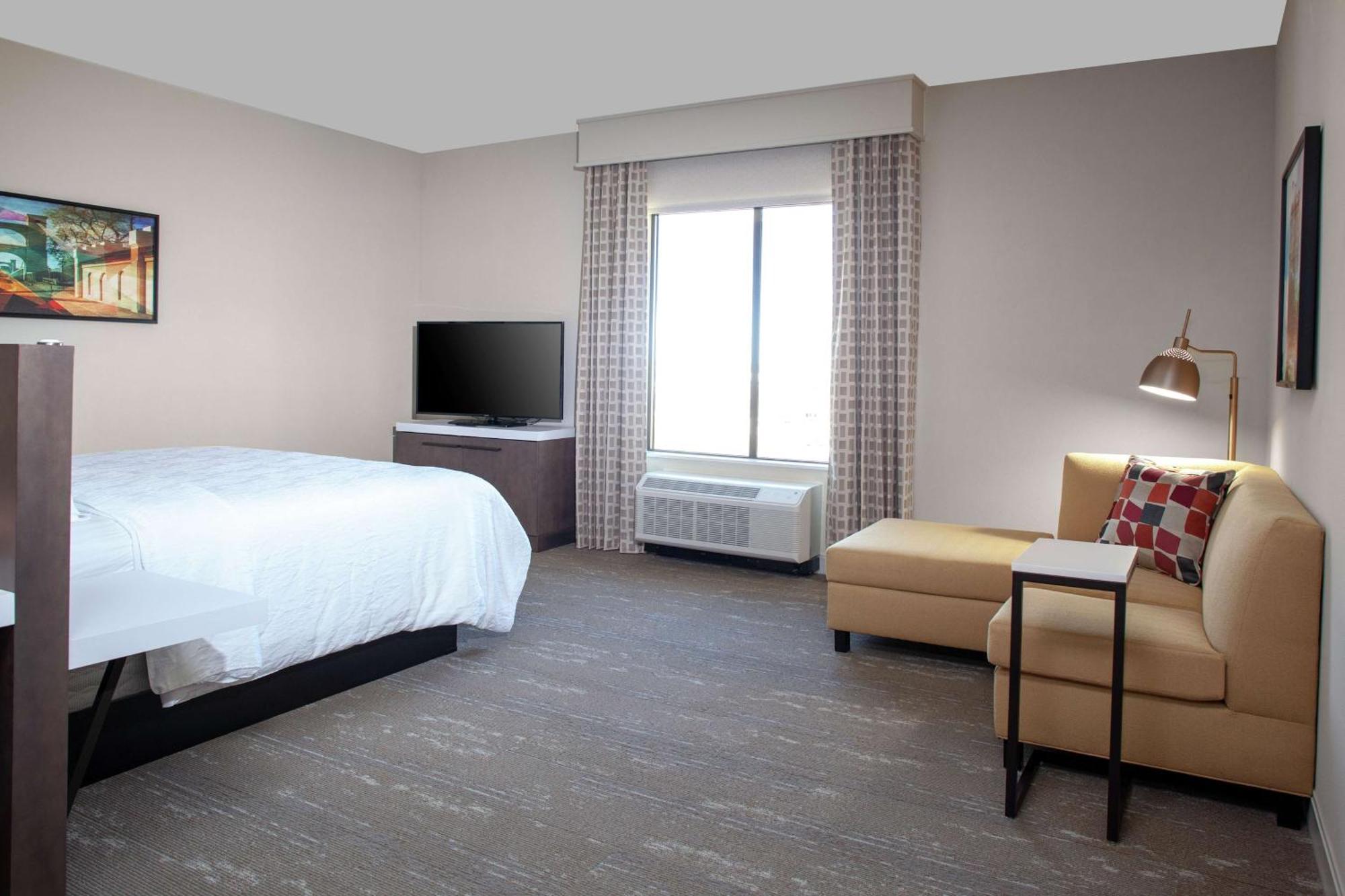 Hilton Garden Inn Waco Exterior photo